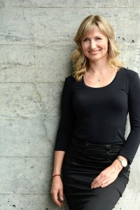 ottawa-glebe-phopgrapher-portrait-headshot-headshots-corporate-woman-female